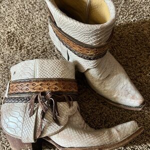 Canty Boots - Idyllwind Cream and Tan Snakeskin Boots